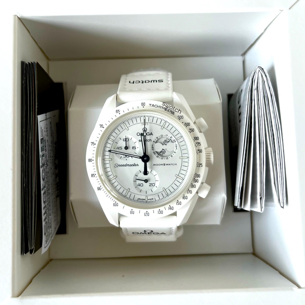 OMEGA MoonSwatch Moonphase Snoopy White